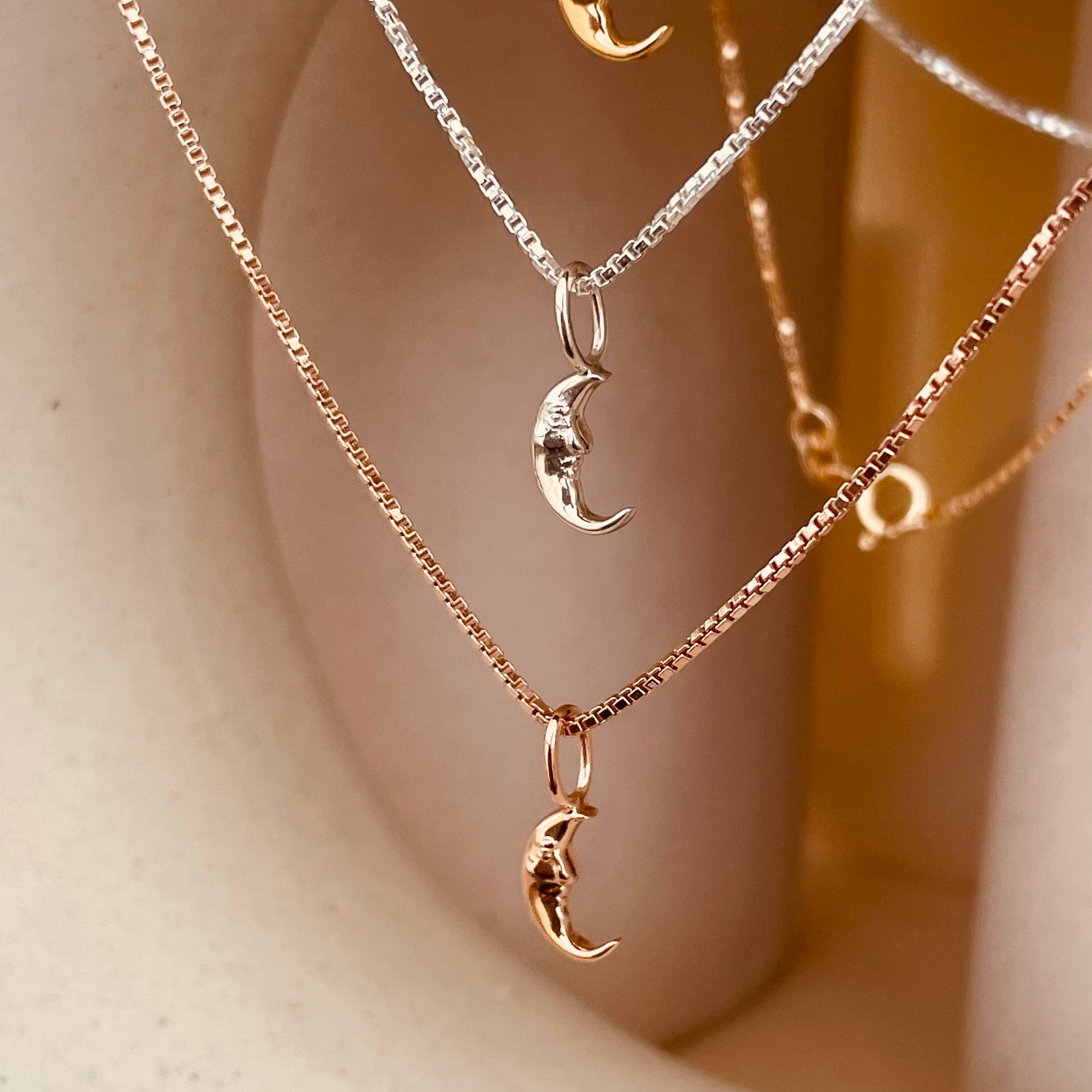 Crescent Moon Necklace with Box Chain - Octonov