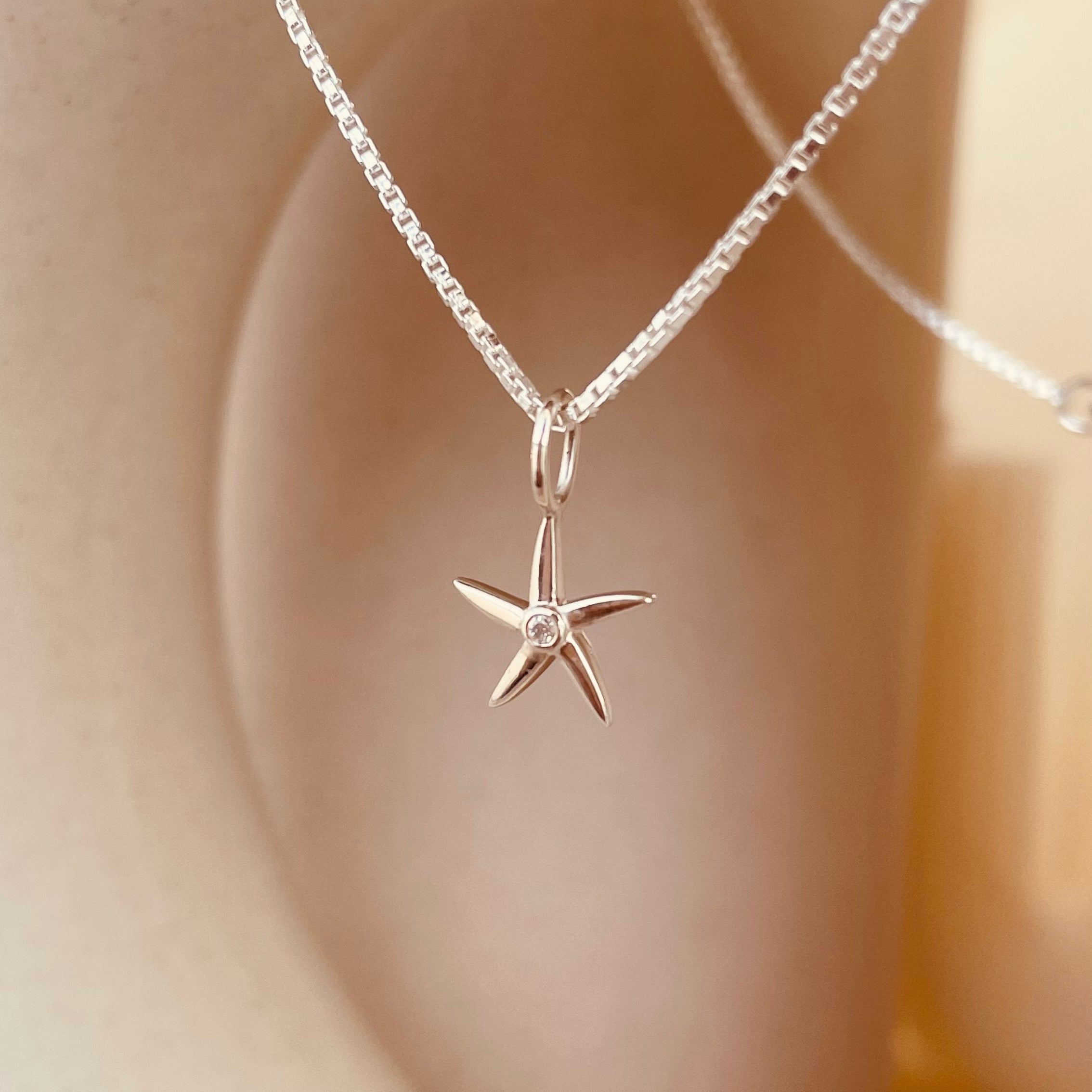 Minimal Starfish Necklace with Box Chain - Octonov