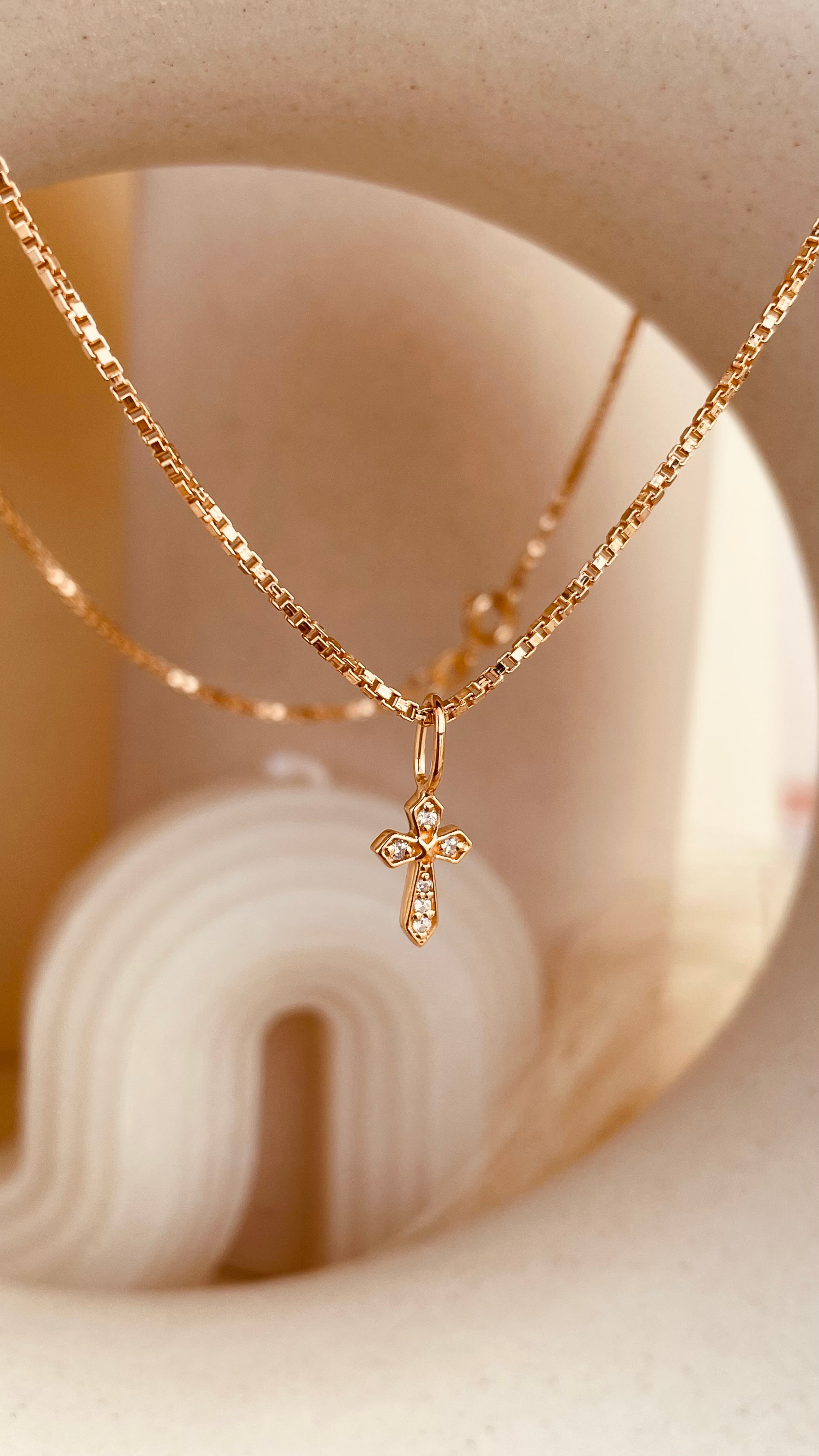 Minimal and Dainty Token of Faith Necklace with Box Chain - Octonov