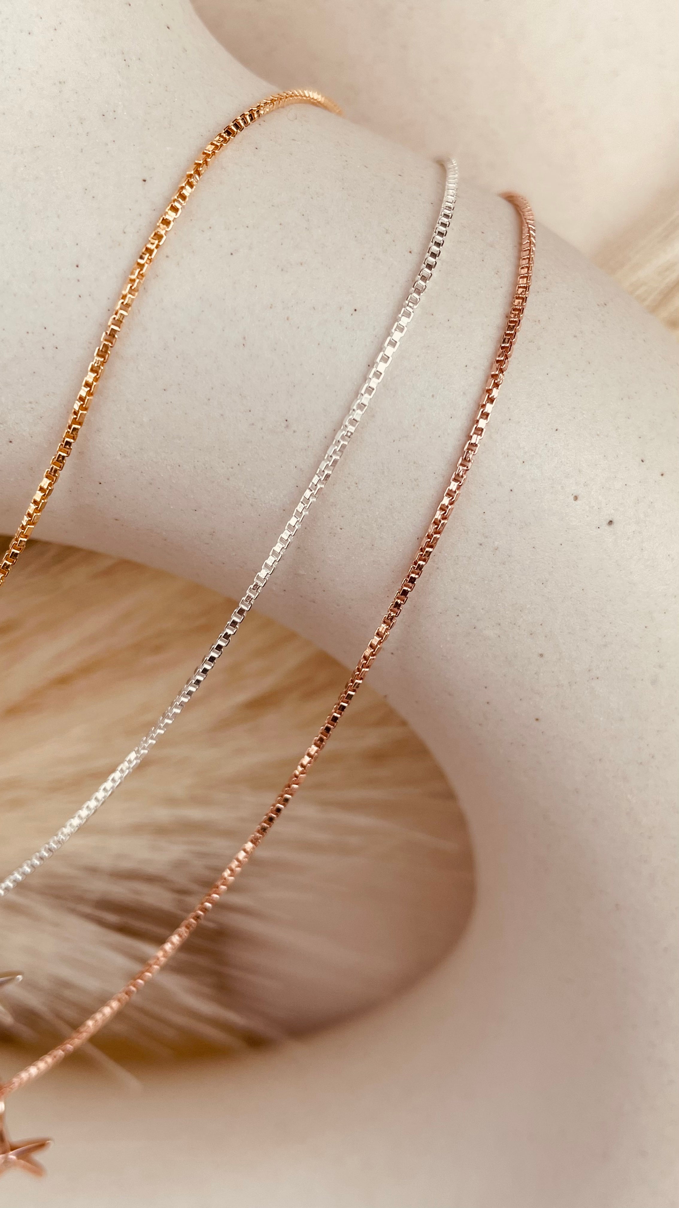 Minimal Starfish Necklace with Box Chain - Octonov