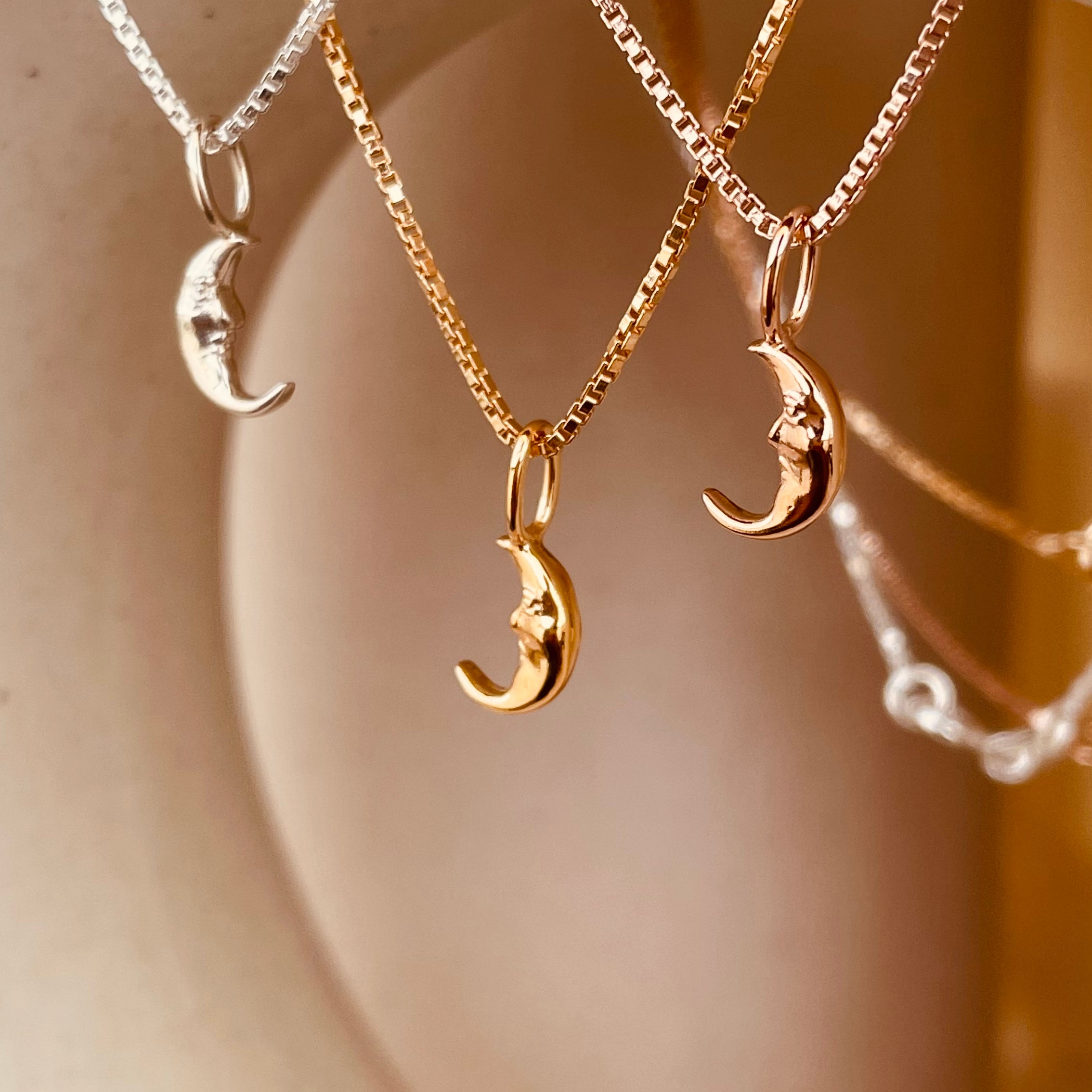 Crescent Moon Necklace with Box Chain - Octonov