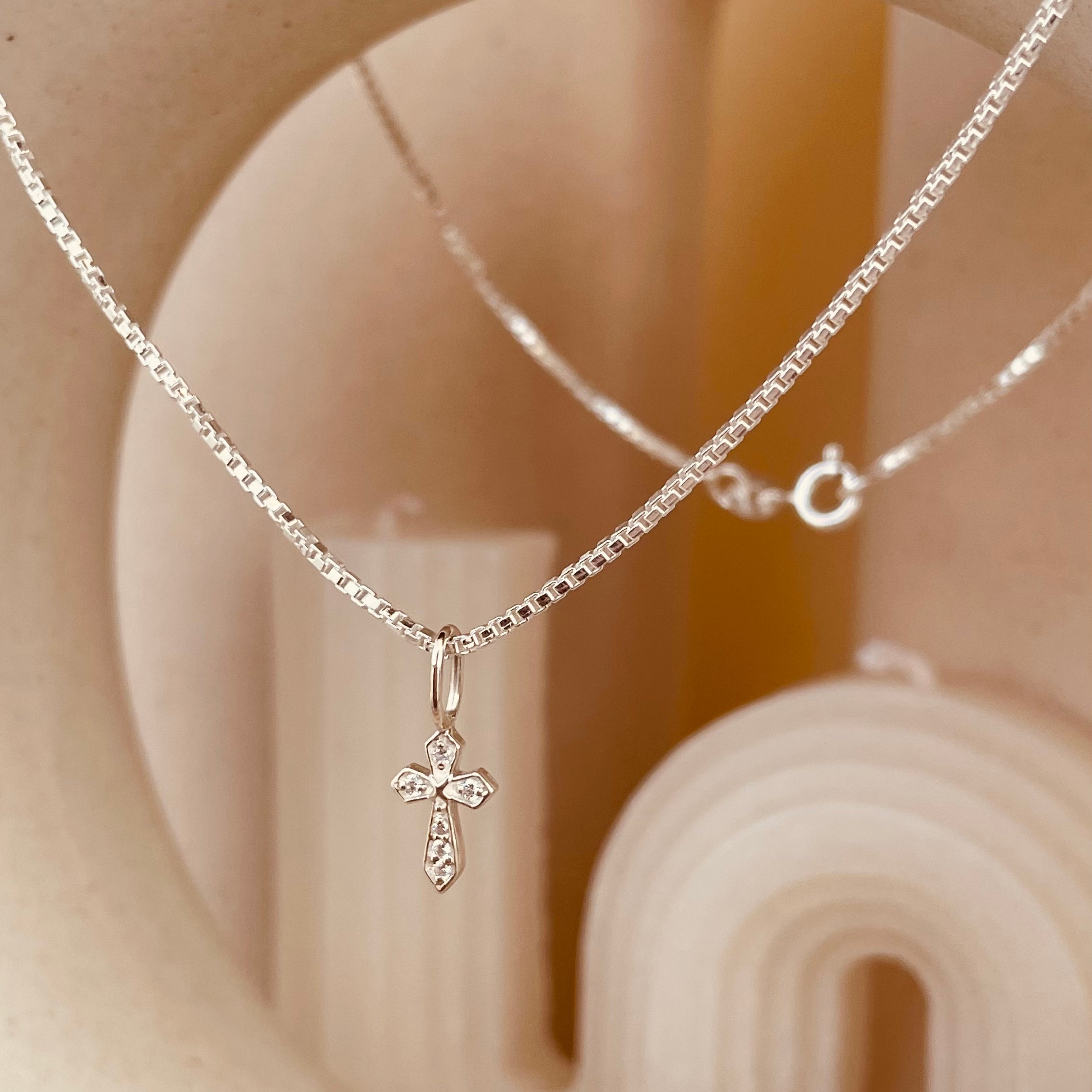Minimal and Dainty Token of Faith Necklace with Box Chain - Octonov