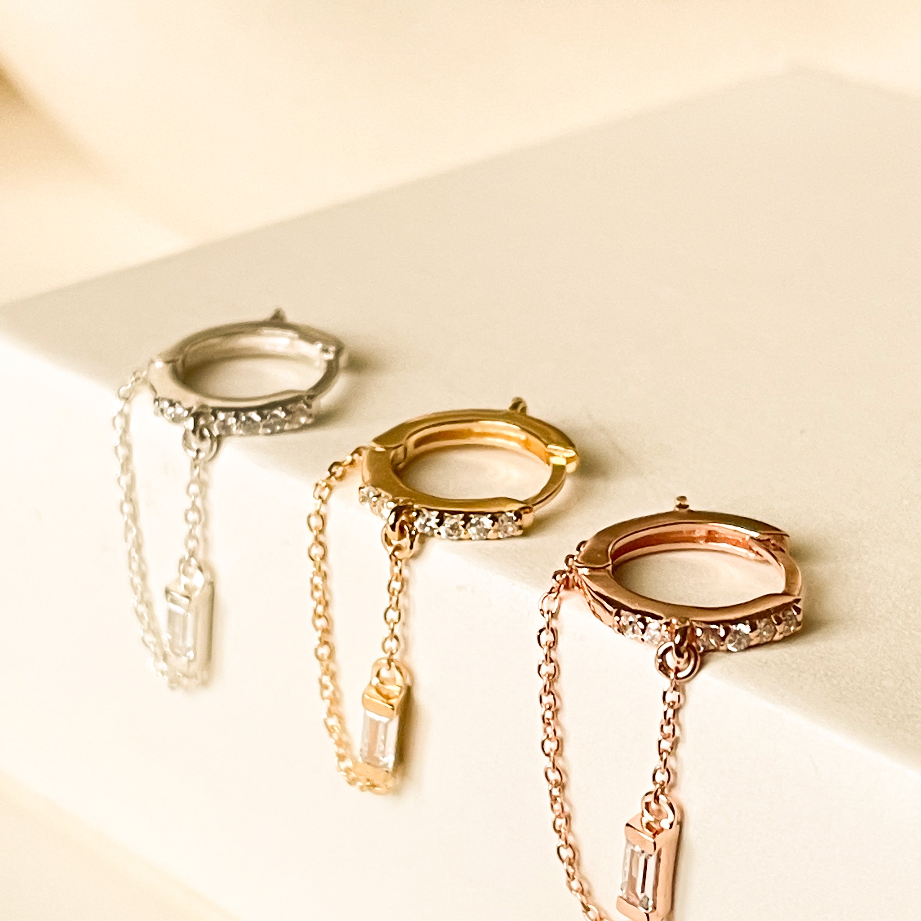 Statement Baguette Hoops with chain - Octonov