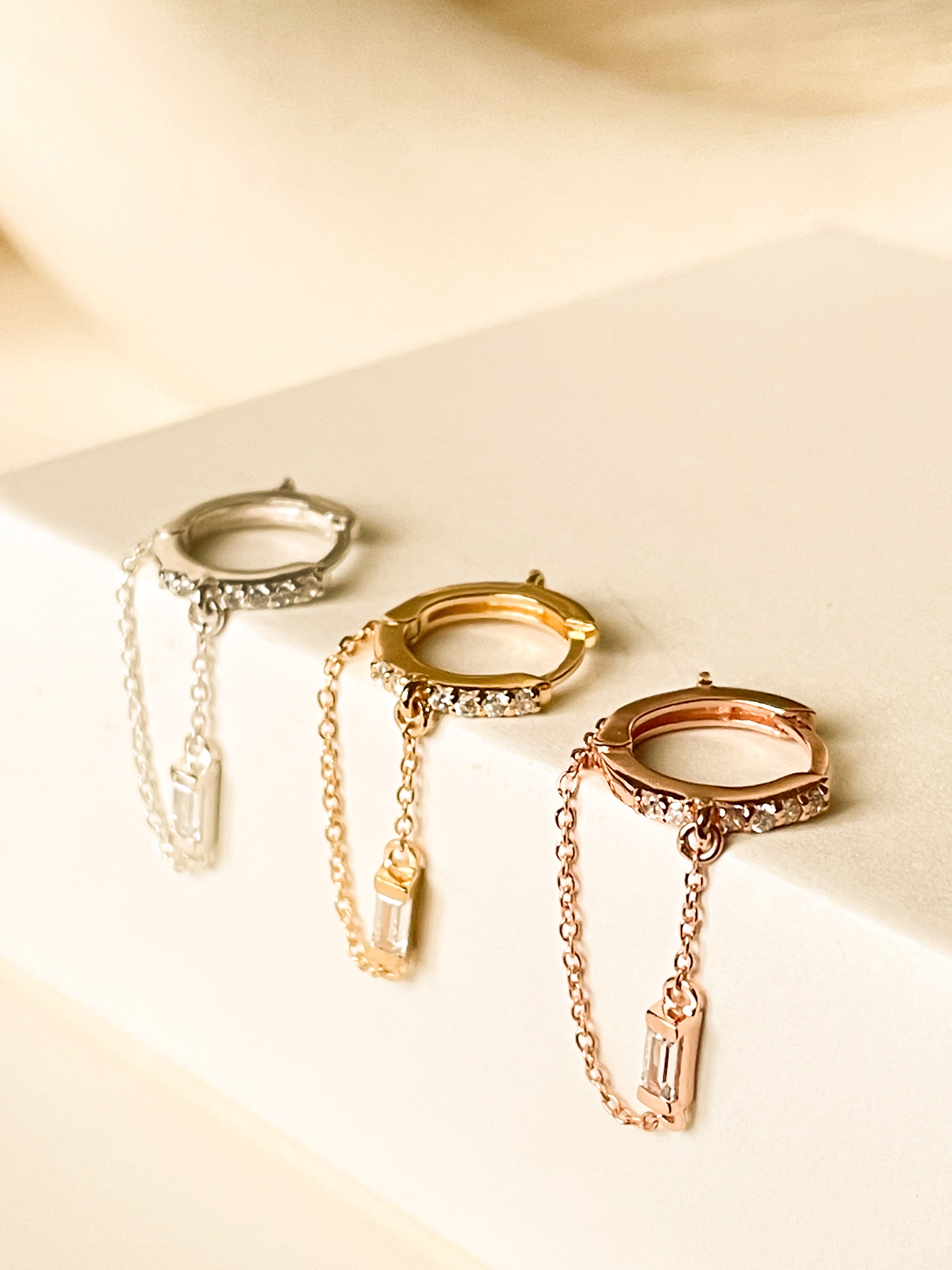 Statement Baguette Hoops with chain - Octonov