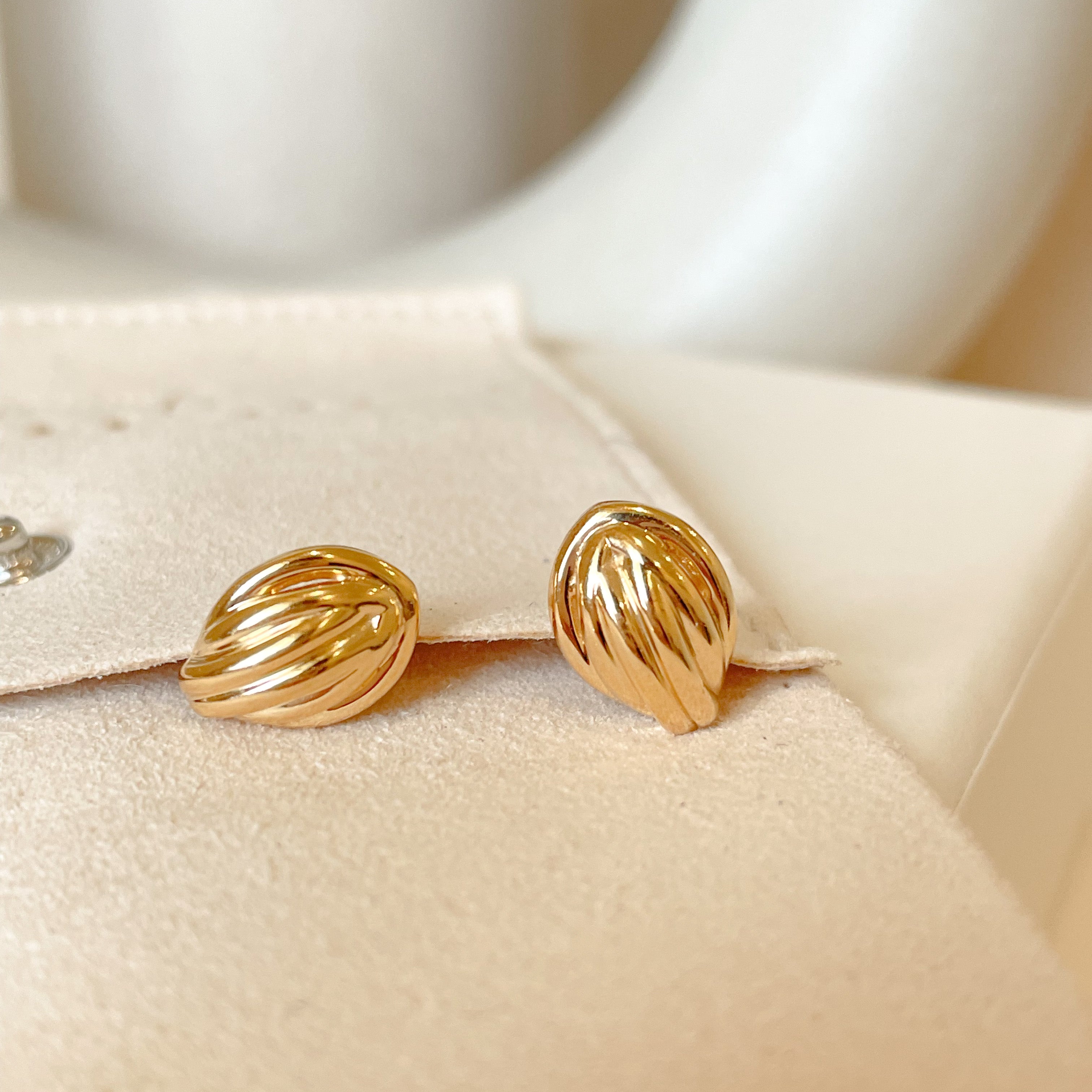 ribbed studds - Octonov