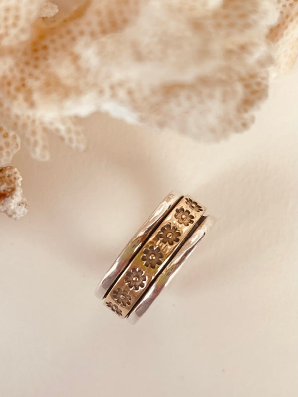 Dainty Floral Spinning Band