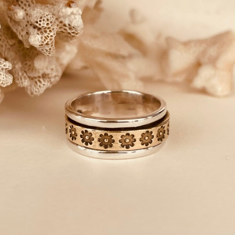 Dainty Floral Spinning Band