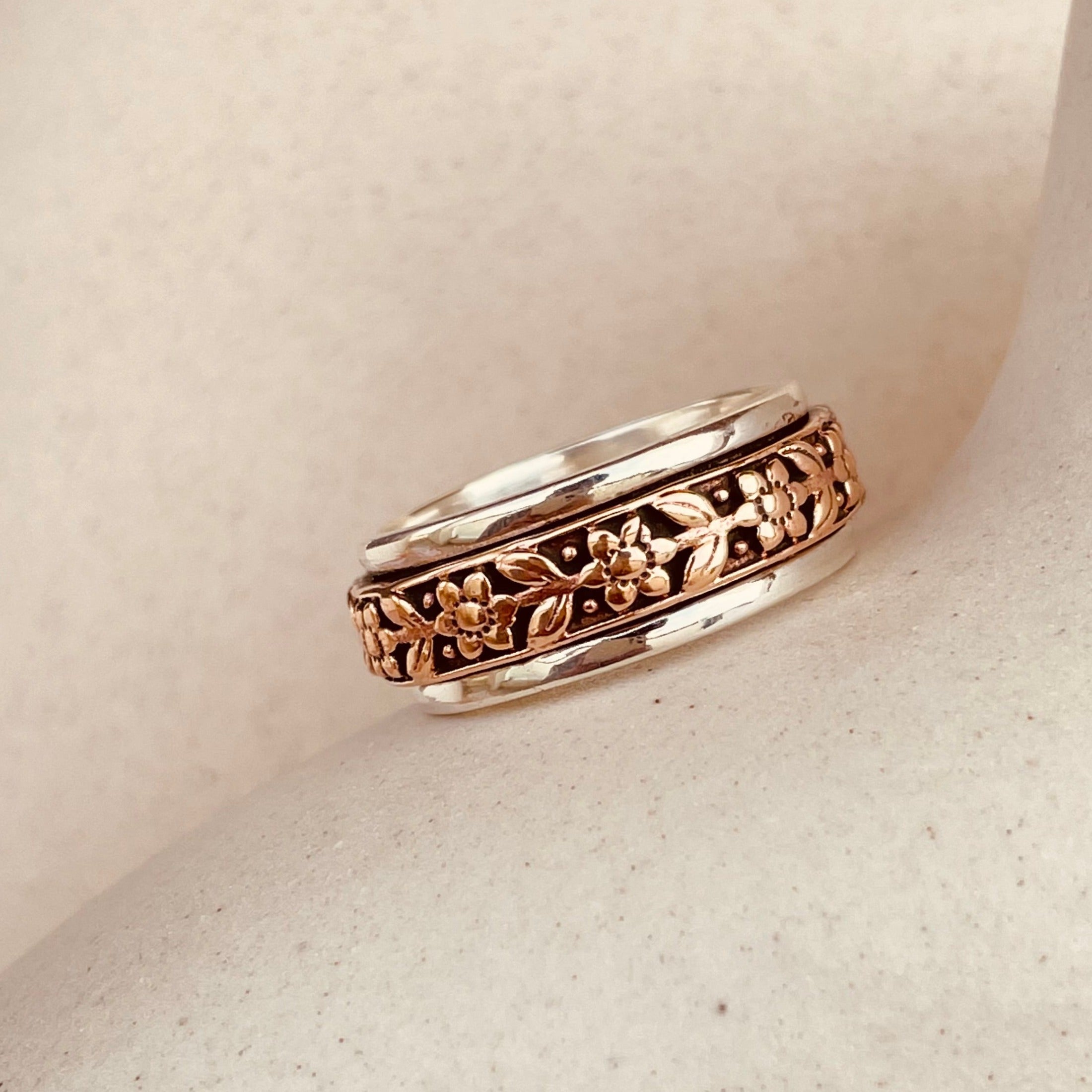 Flowers of the day Handmade Fidget Spinner Ring - Octonov 