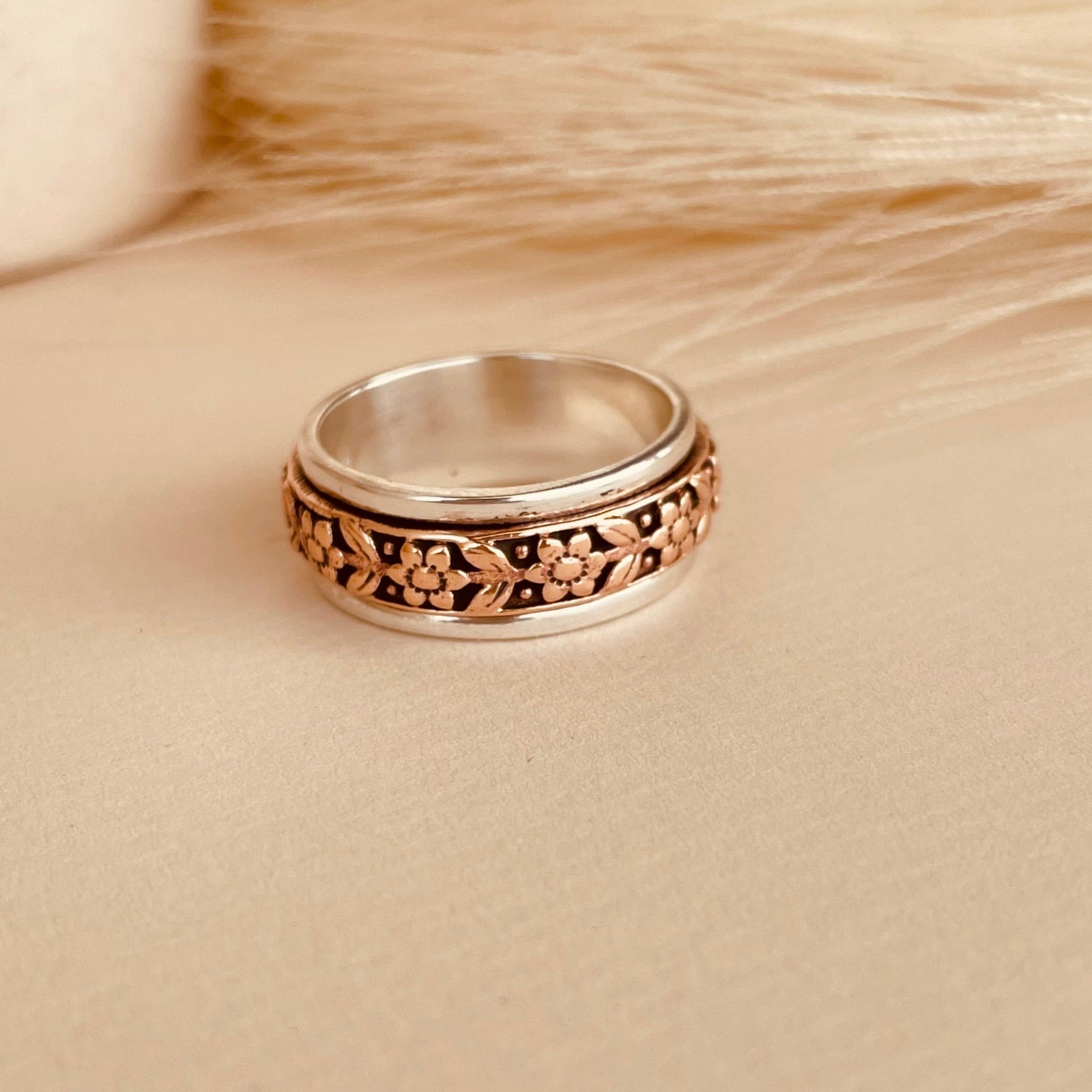 Flowers of the day Handmade Fidget Spinner Ring - Octonov 