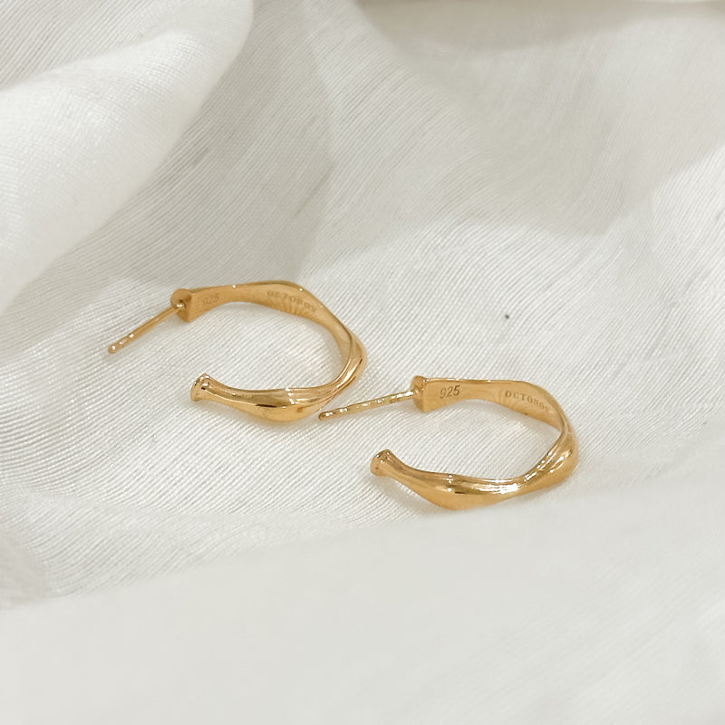 Solid Swirls Everyday Gold Hoops