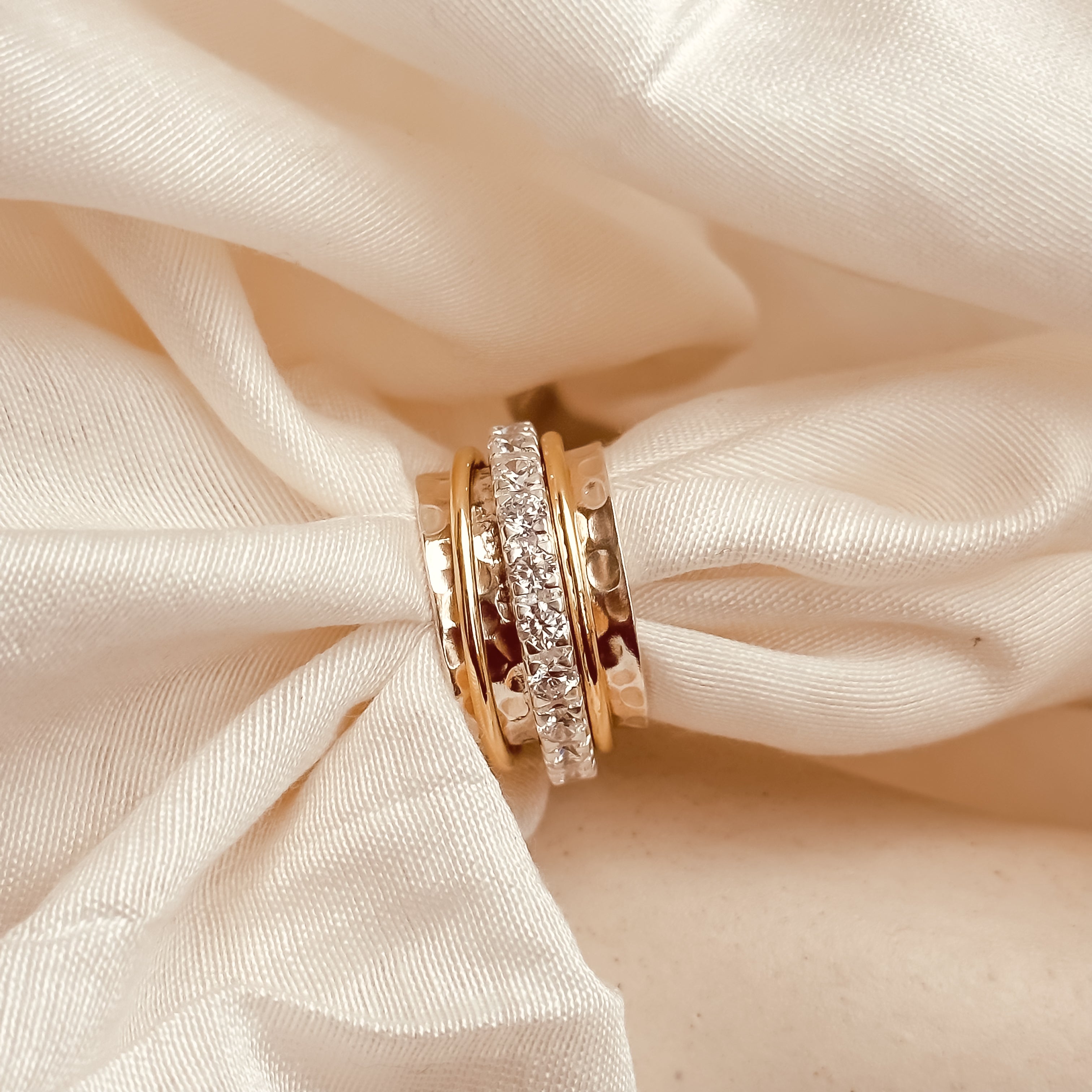 August Birthstone Eternity Spinner Ring - Octonov 