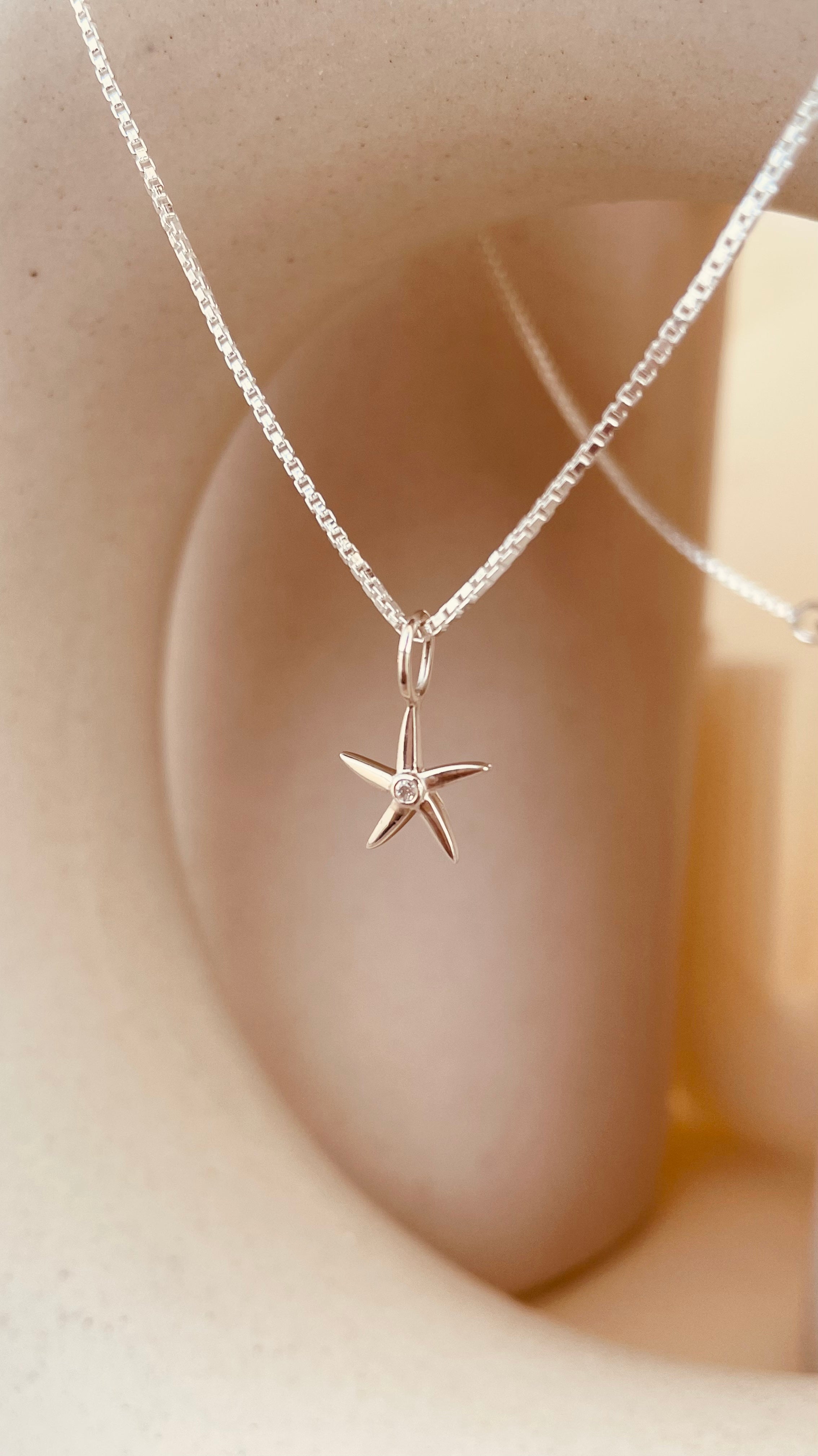 Minimal Starfish Necklace with Box Chain - Octonov 