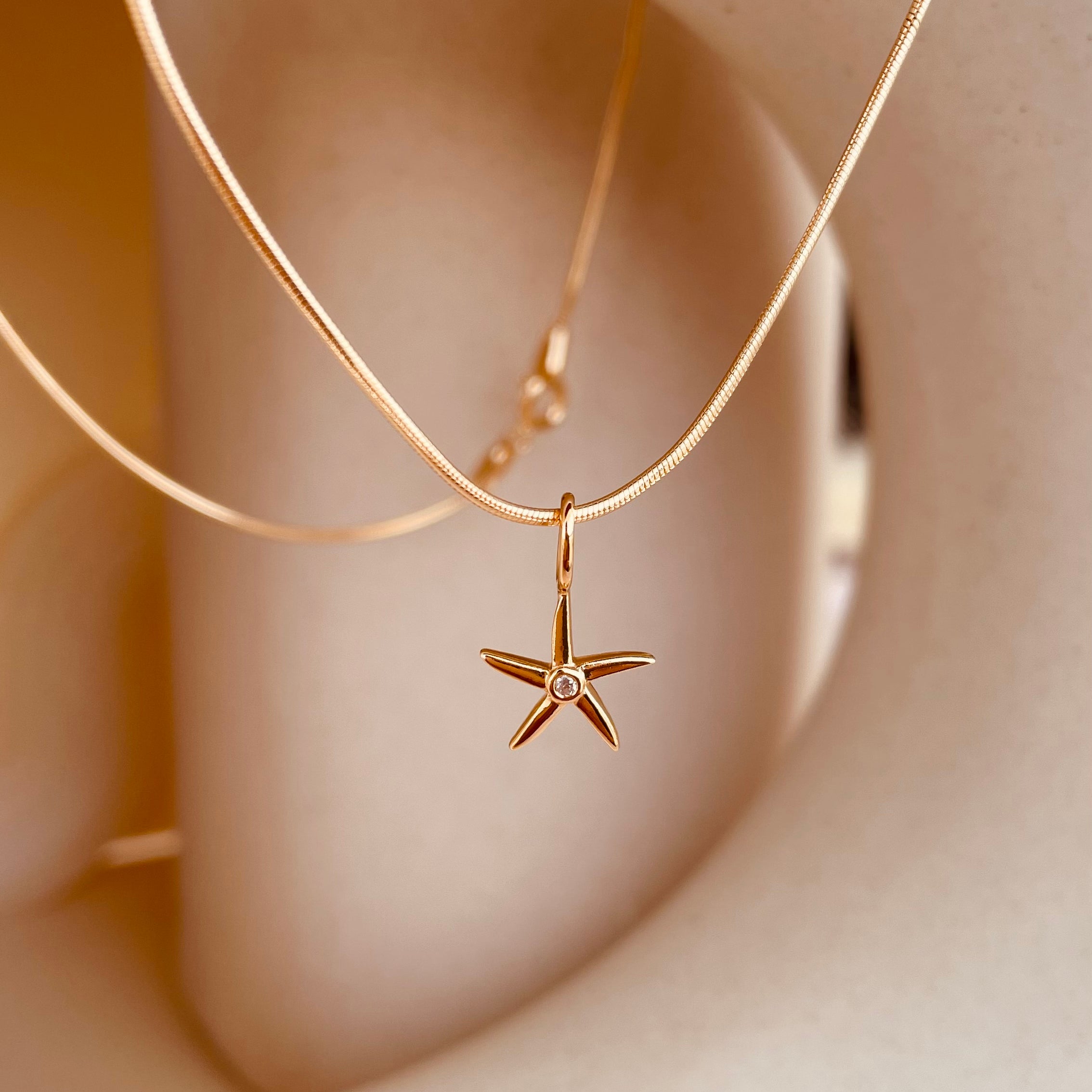 Minimal Starfish Necklace with Snake Chain - Octonov 
