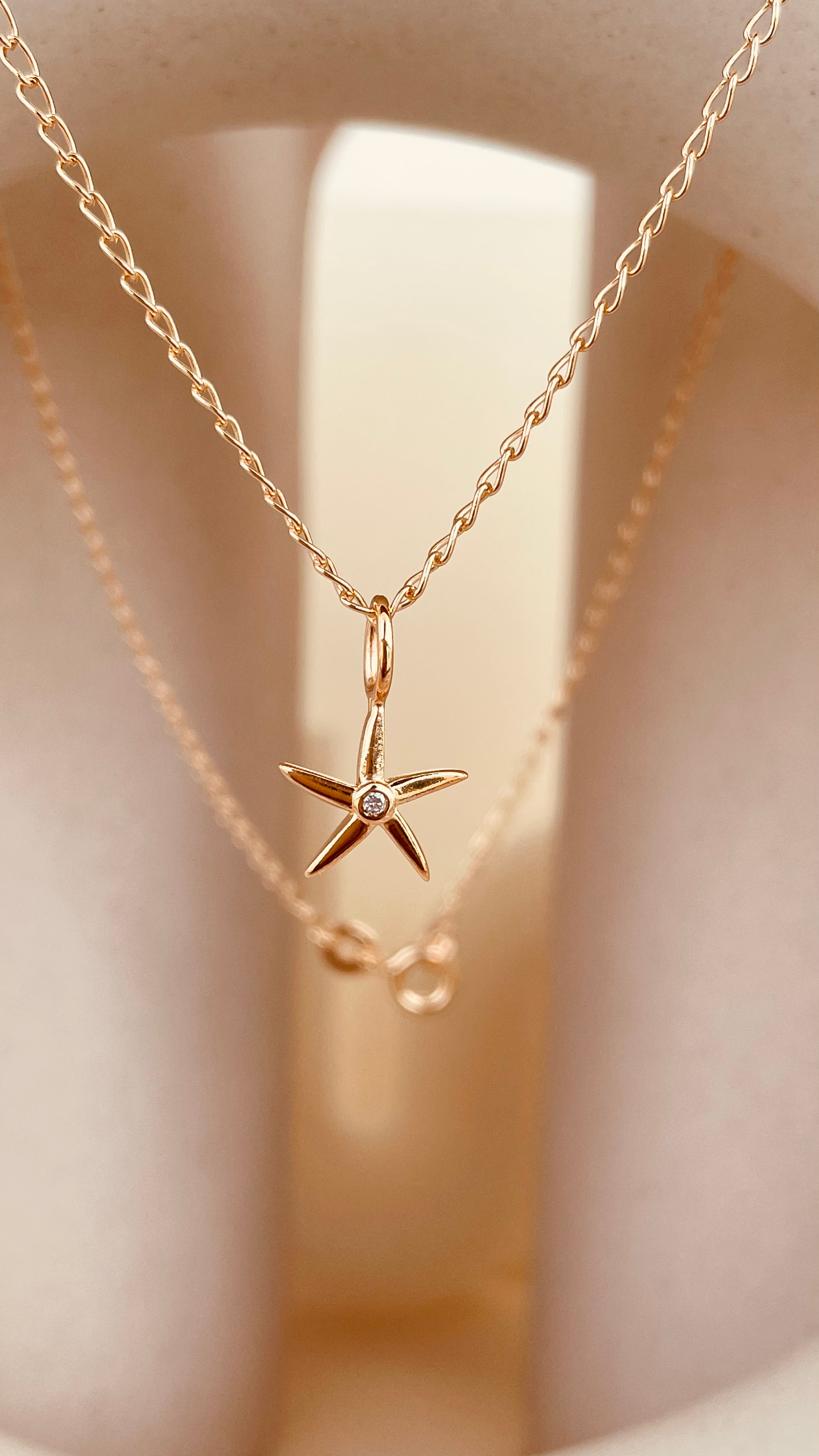Minimal Starfish Necklace with Cable Chain - Octonov 