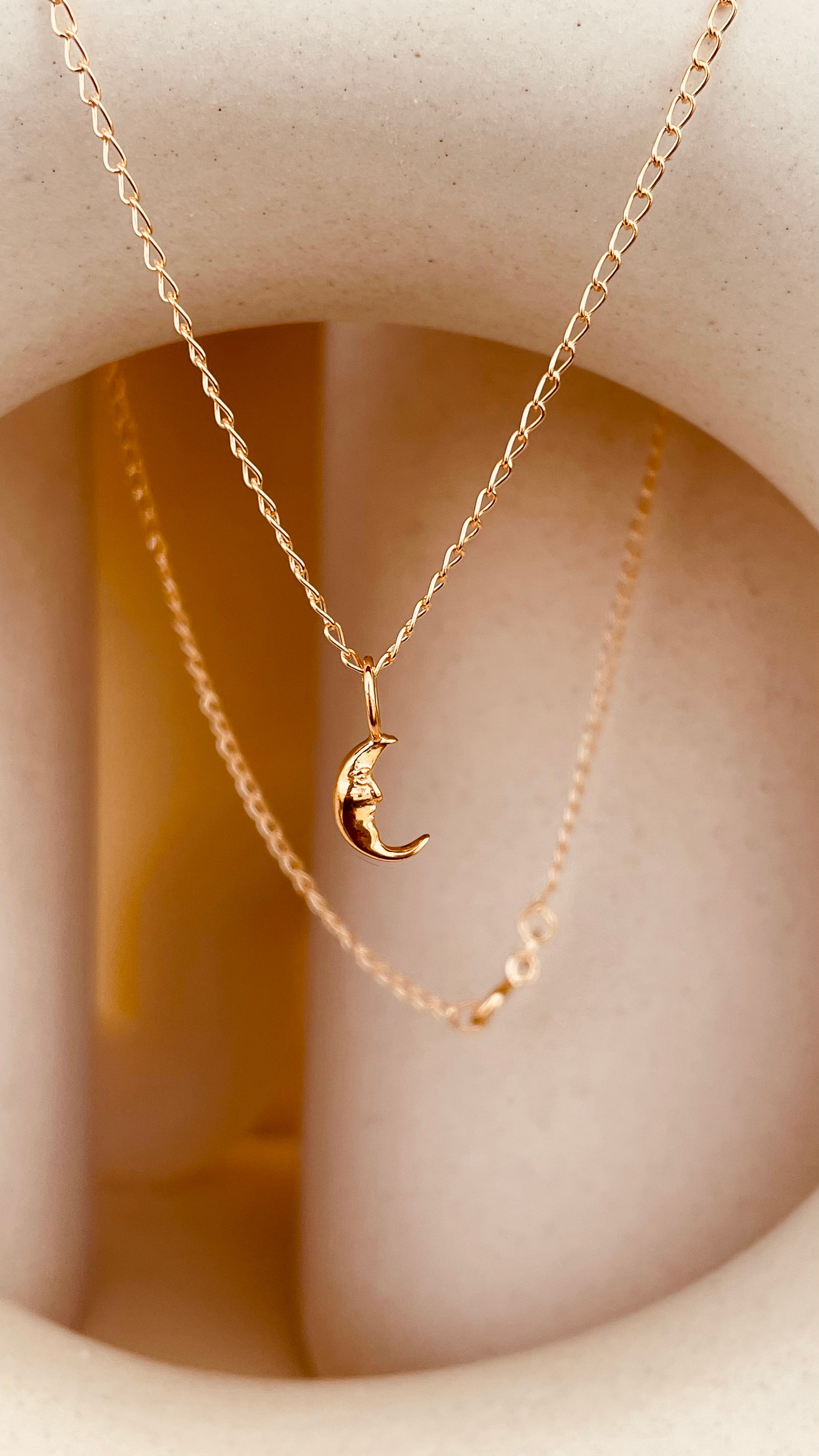 Crescent Moon Necklace with Cable Chain - Octonov 