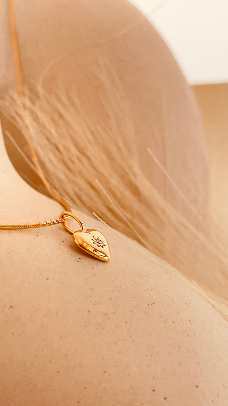 Vintage Heart Studded Minimal Necklace with Snake Chain