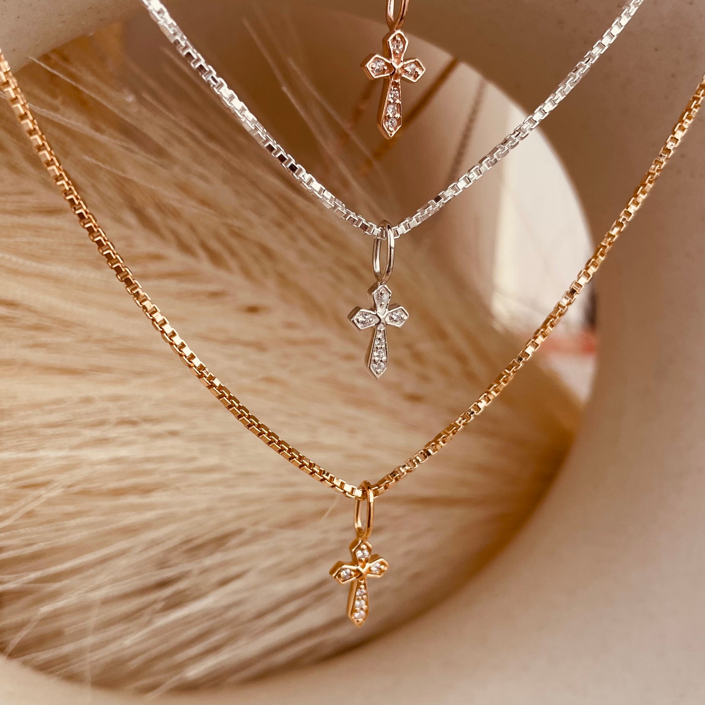 Minimal and Dainty Token of Faith Necklace with Box Chain - Octonov 