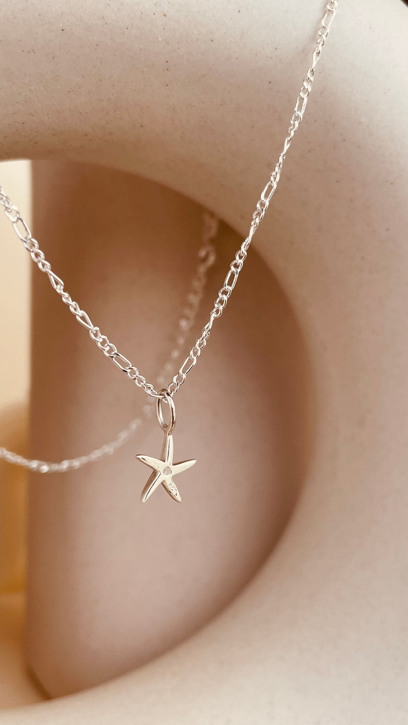 Minimal Starfish Necklace with Figaro Chain