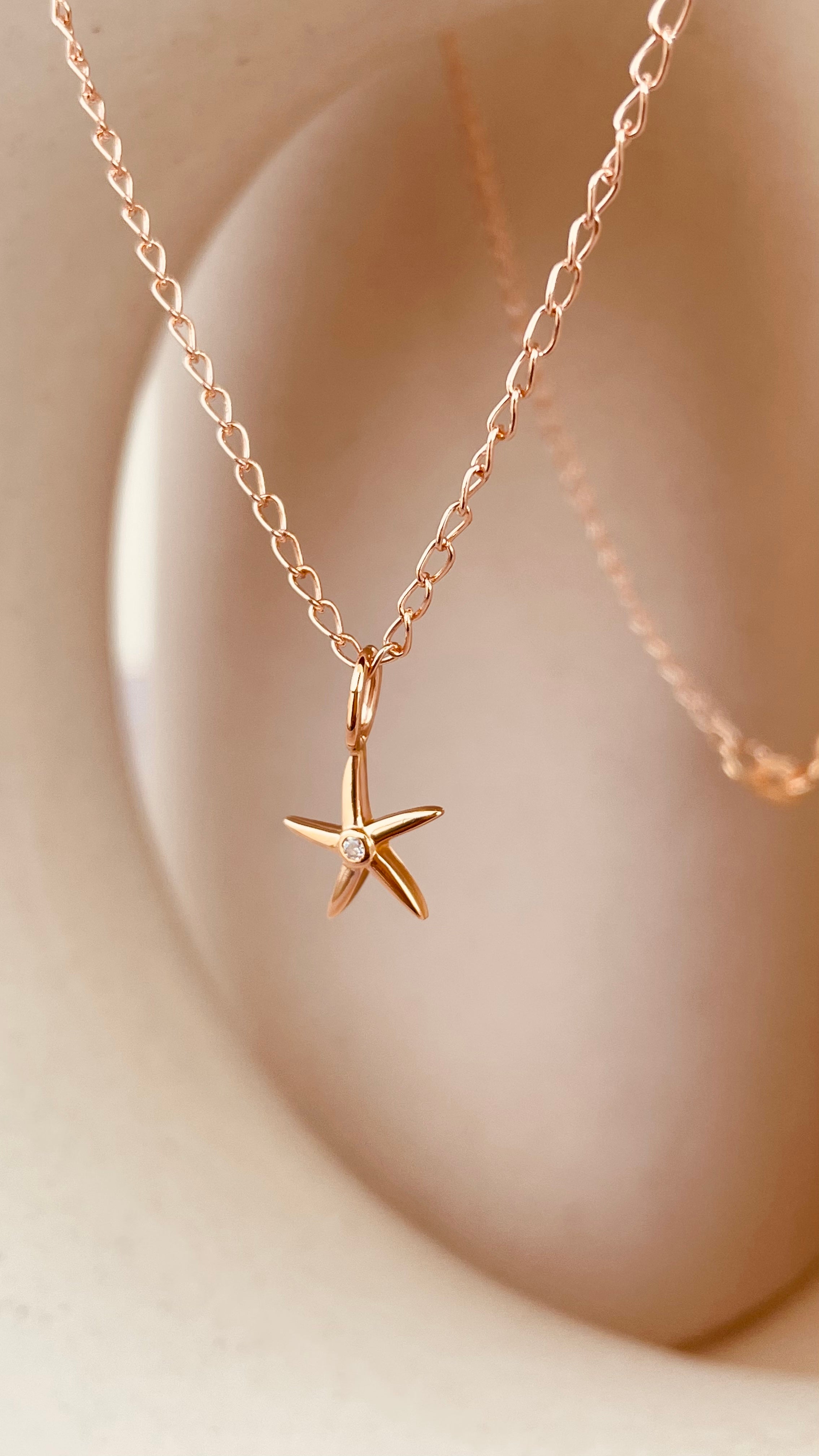 Minimal Starfish Necklace with Cable Chain - Octonov 