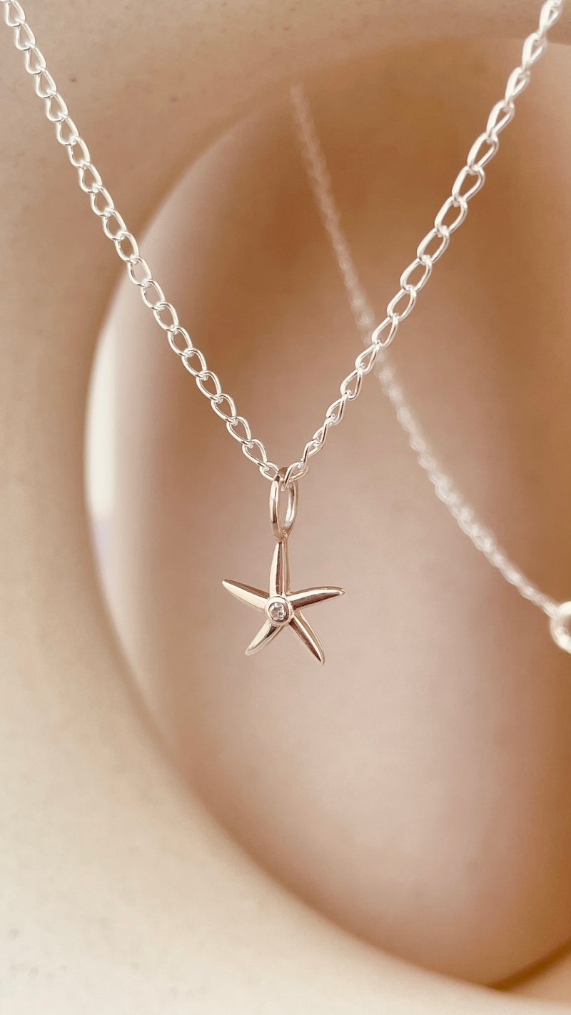 Minimal Starfish Necklace with Cable Chain
