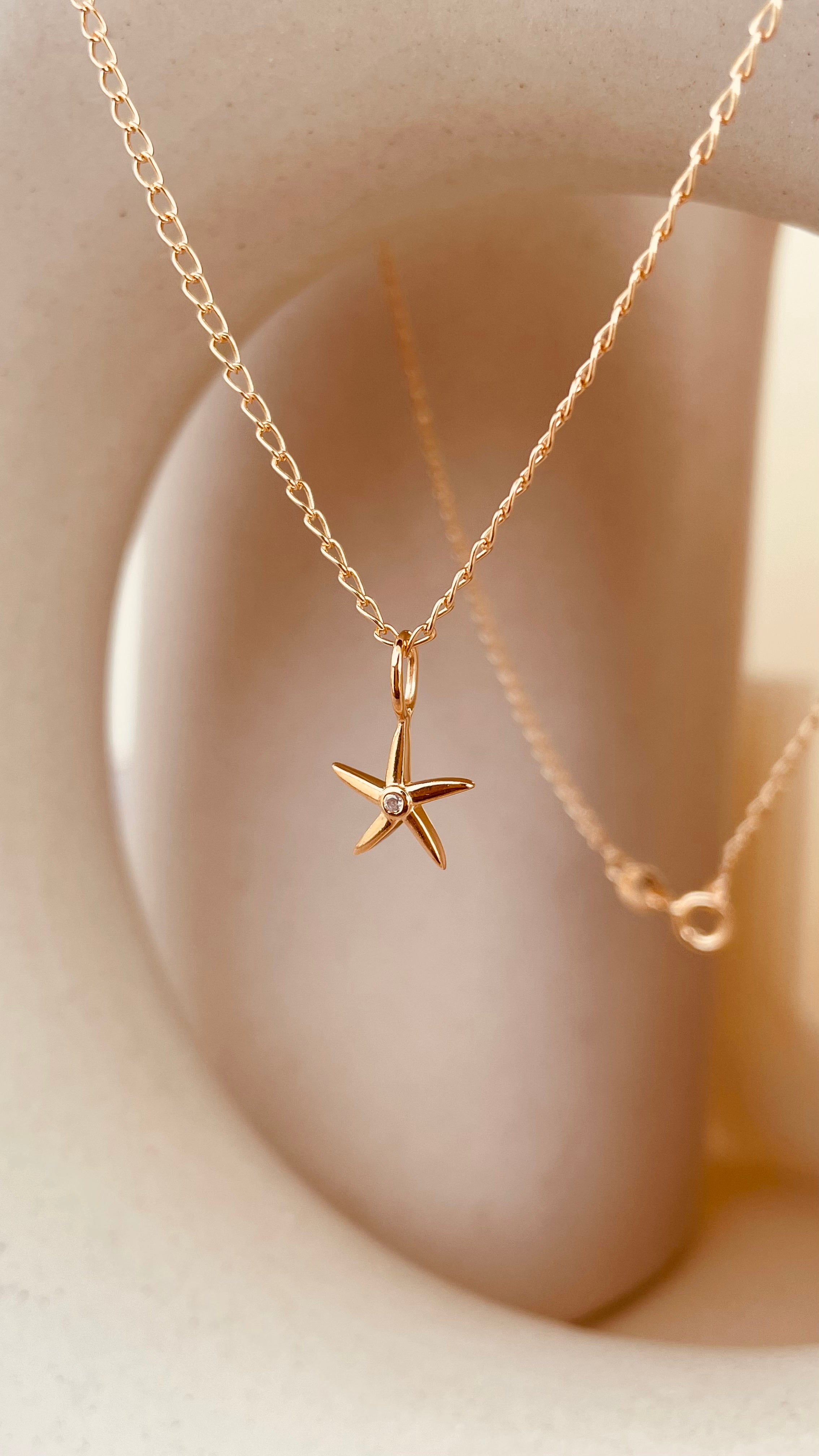 Minimal Starfish Necklace with Cable Chain - Octonov 