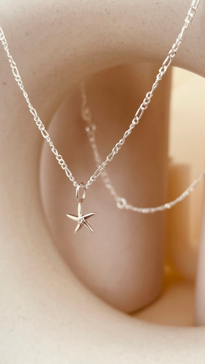 Minimal Starfish Necklace with Figaro Chain