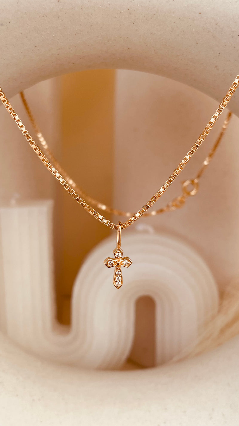 Minimal and Dainty Token of Faith Necklace with Box Chain