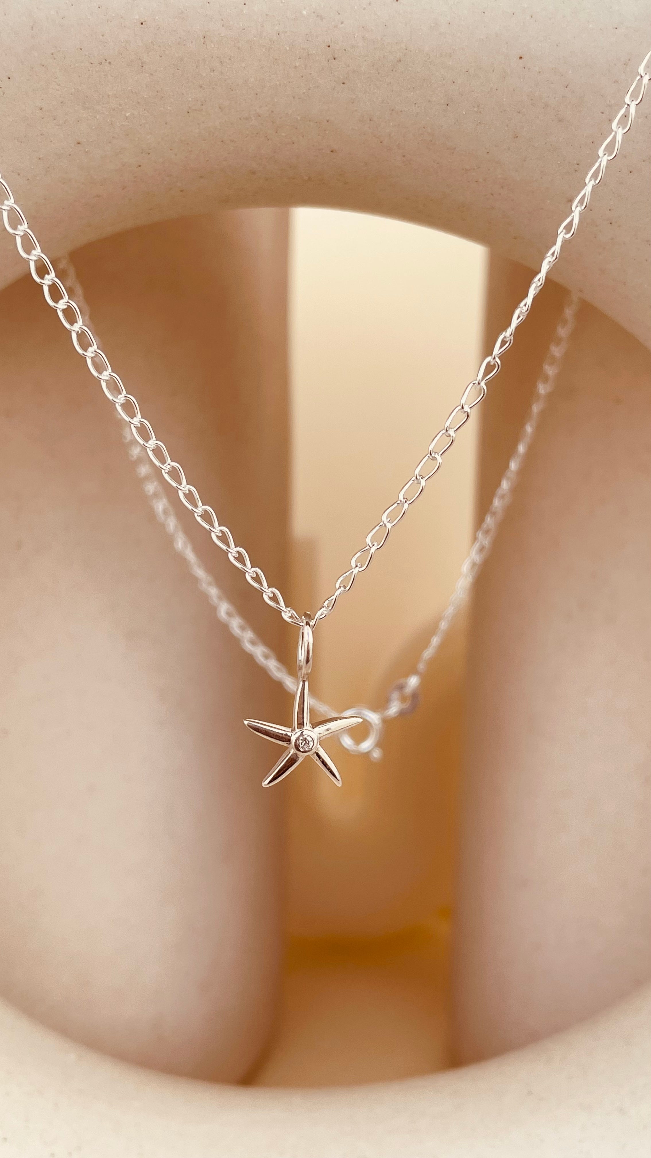 Minimal Starfish Necklace with Cable Chain - Octonov 
