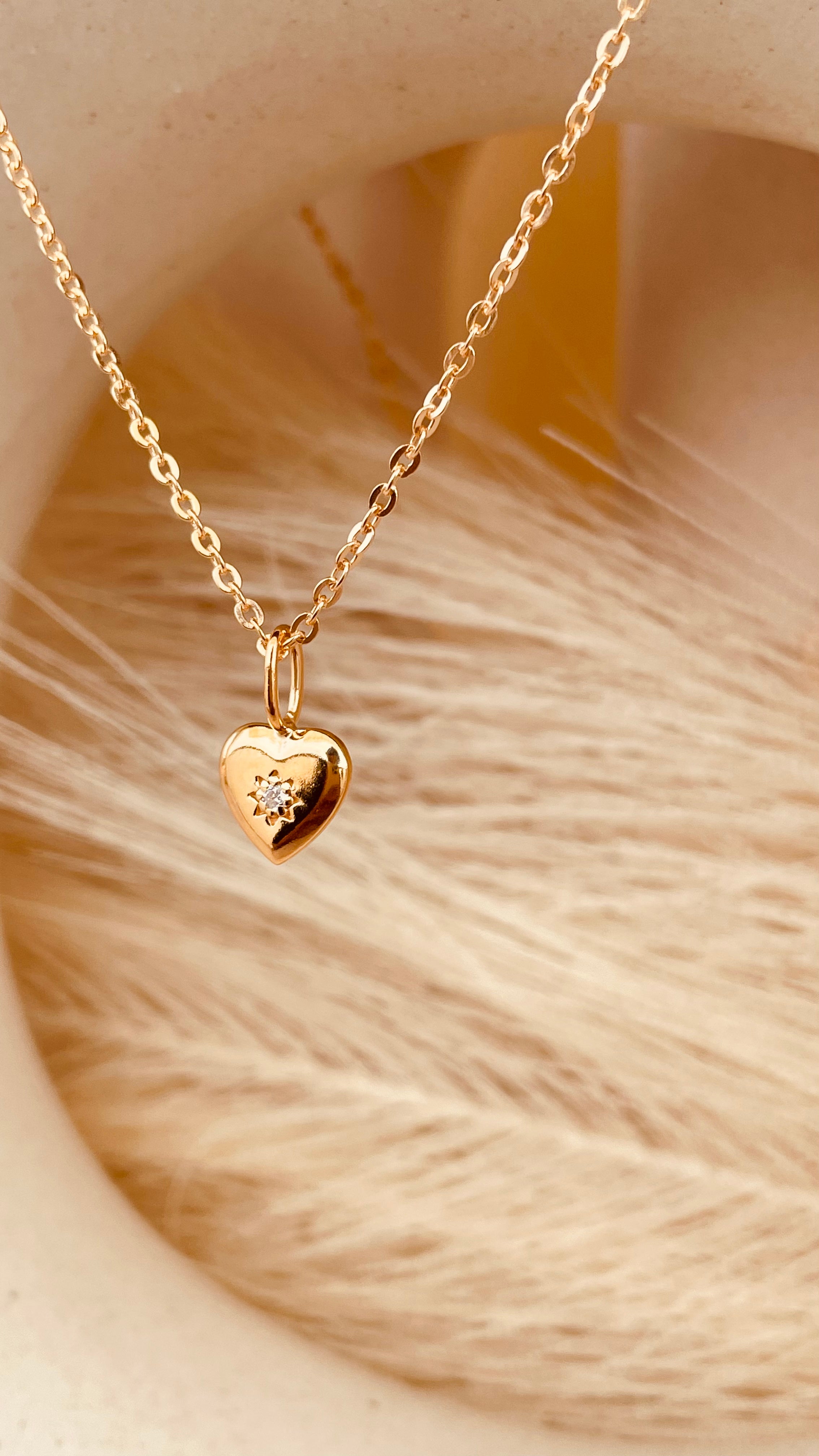 Dainty Vintage Heart Necklace with Sitara Chain - Octonov 
