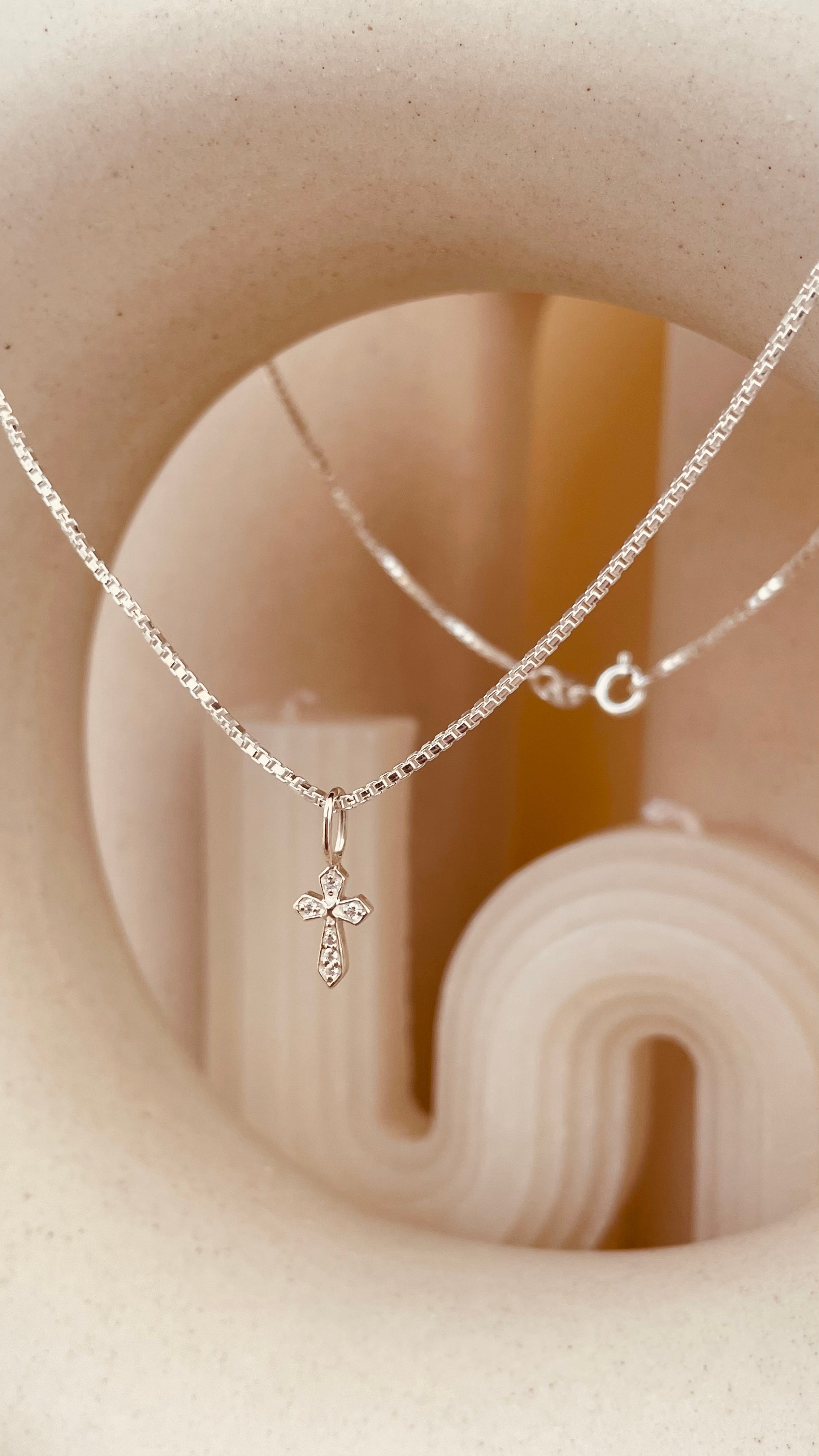 Minimal and Dainty Token of Faith Necklace with Box Chain - Octonov 