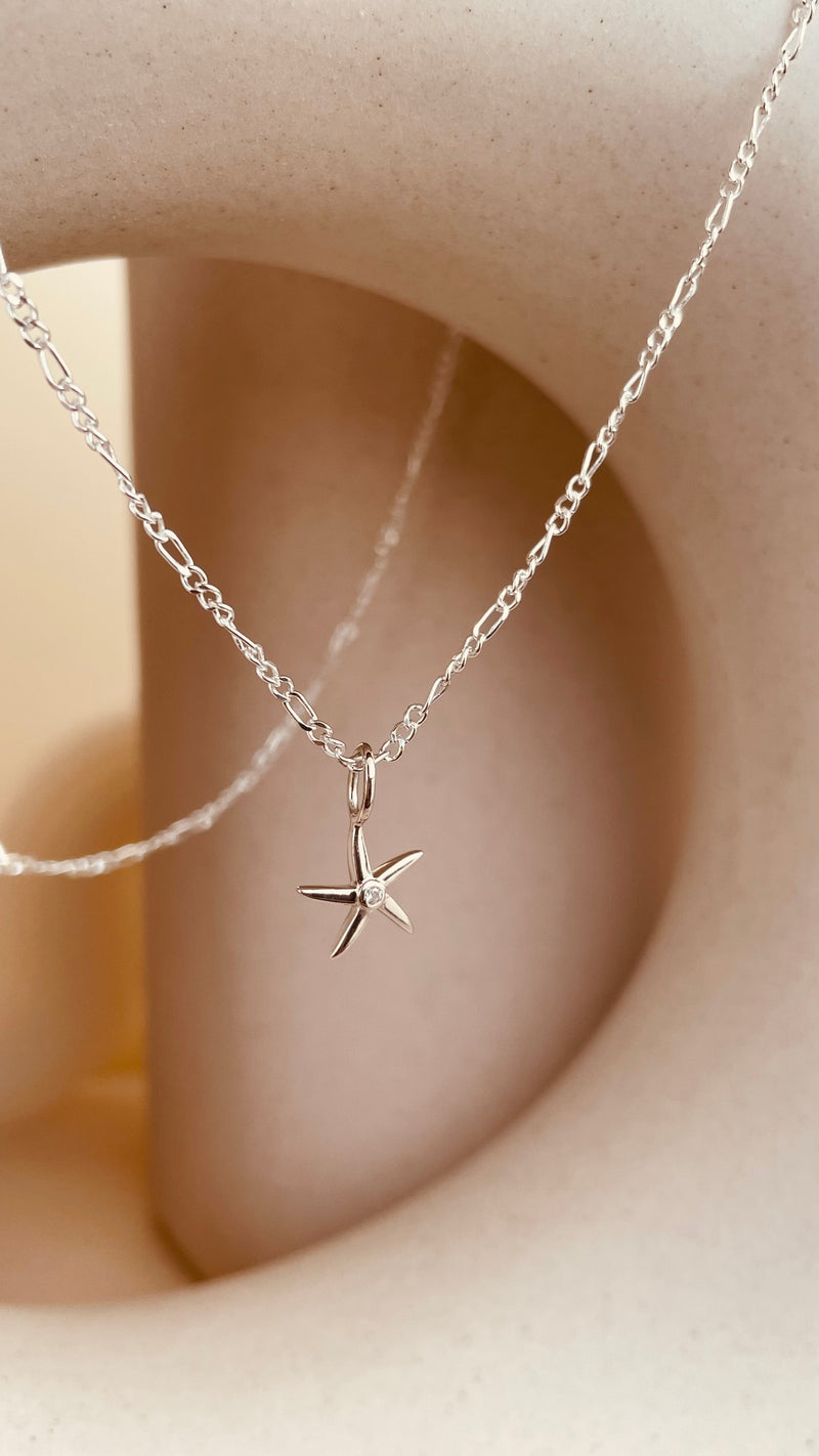 Minimal Starfish Necklace with Figaro Chain